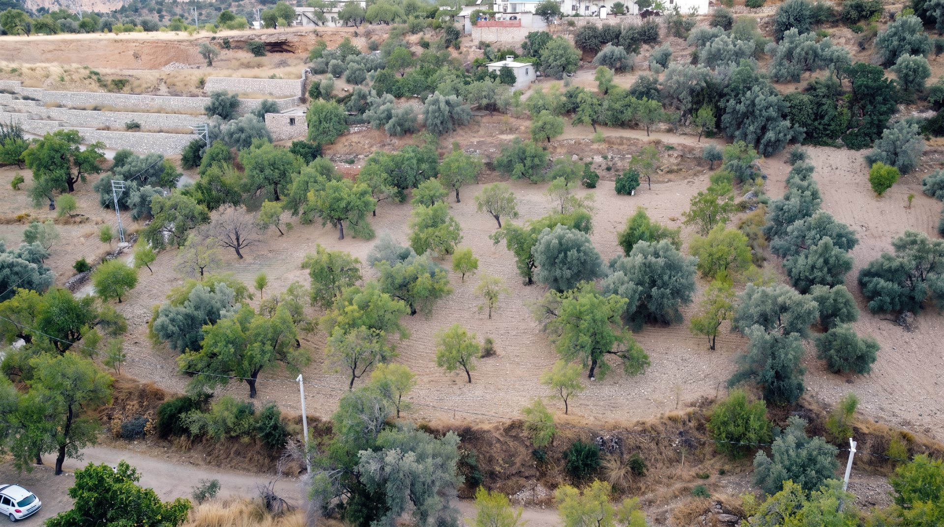 MÜKEMMEL LOKASYON ÇİFTLİK ARSASI