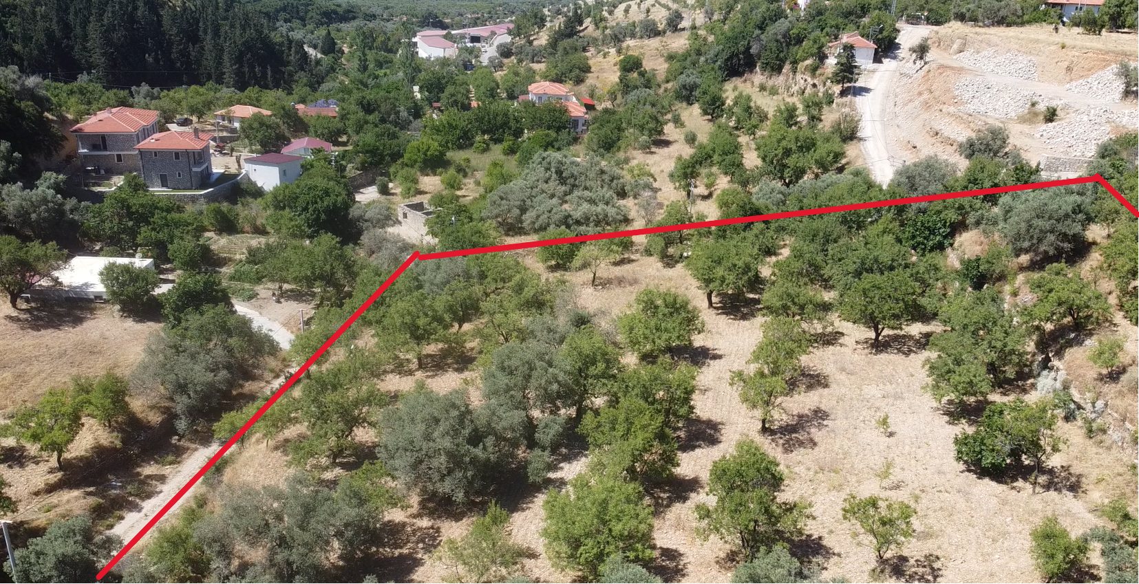 MÜKEMMEL LOKASYON ÇİFTLİK ARSASI