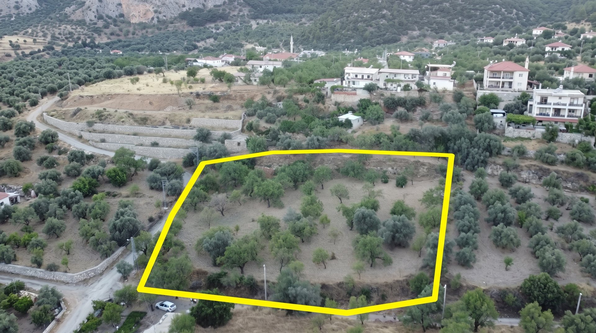 MÜKEMMEL LOKASYON ÇİFTLİK ARSASI